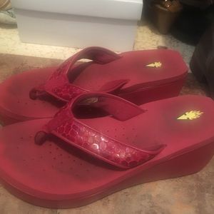 VOLATILE flip flops